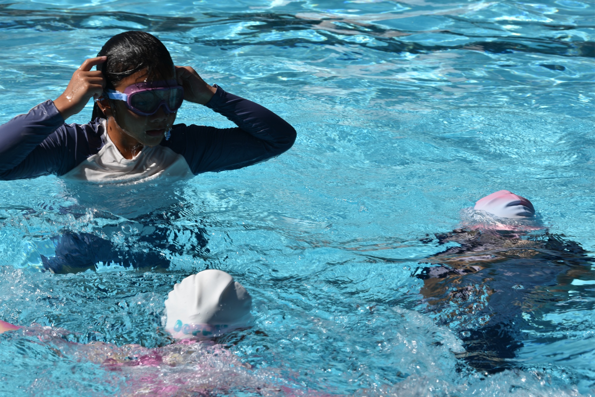 海南屯昌：校园泳池教孩子 “驭水”